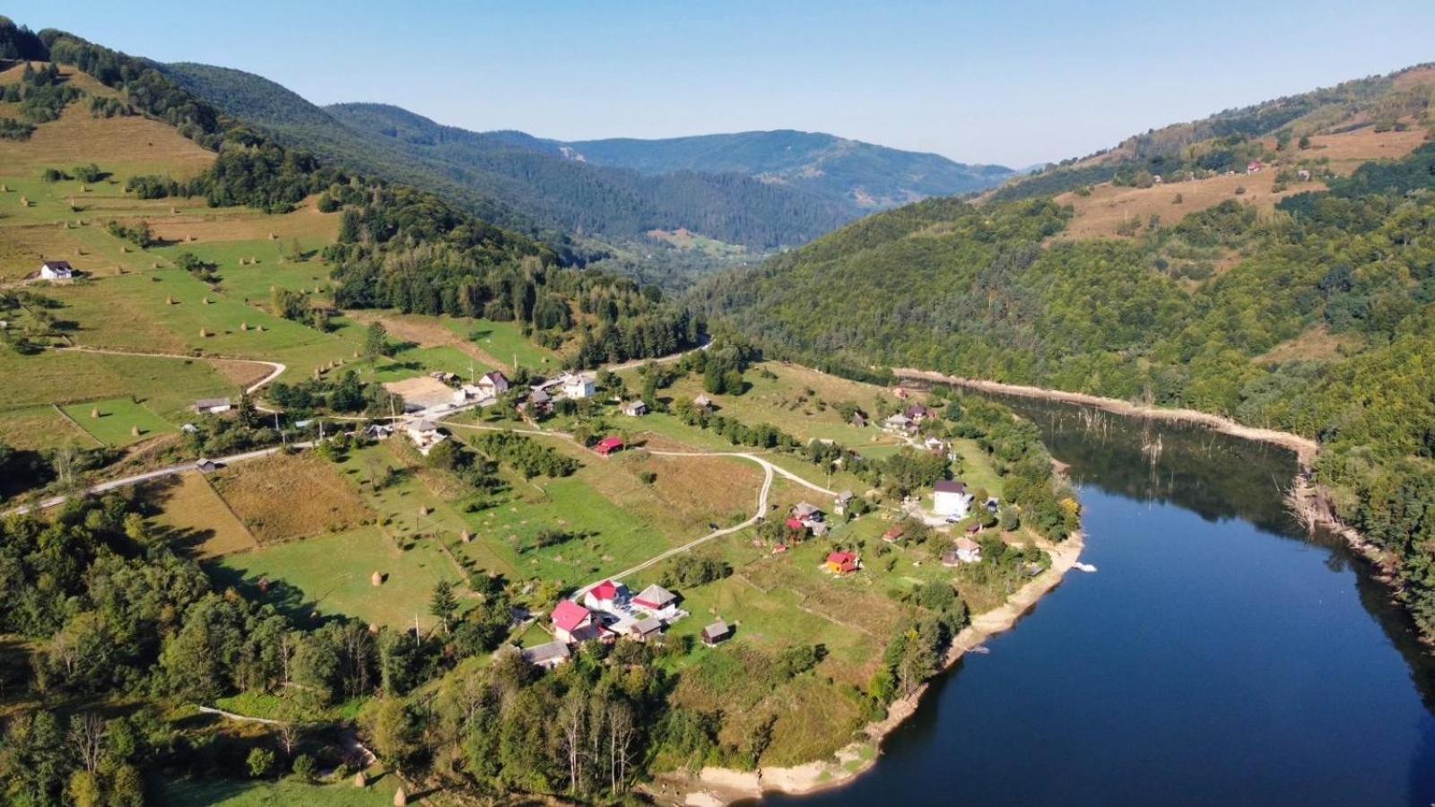 Cabana Baraj Apuseni Mountains Mihoesti Bagian luar foto