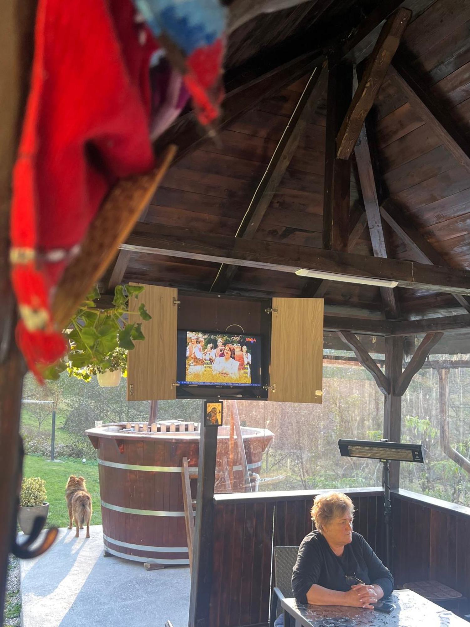 Cabana Baraj Apuseni Mountains Mihoesti Bagian luar foto
